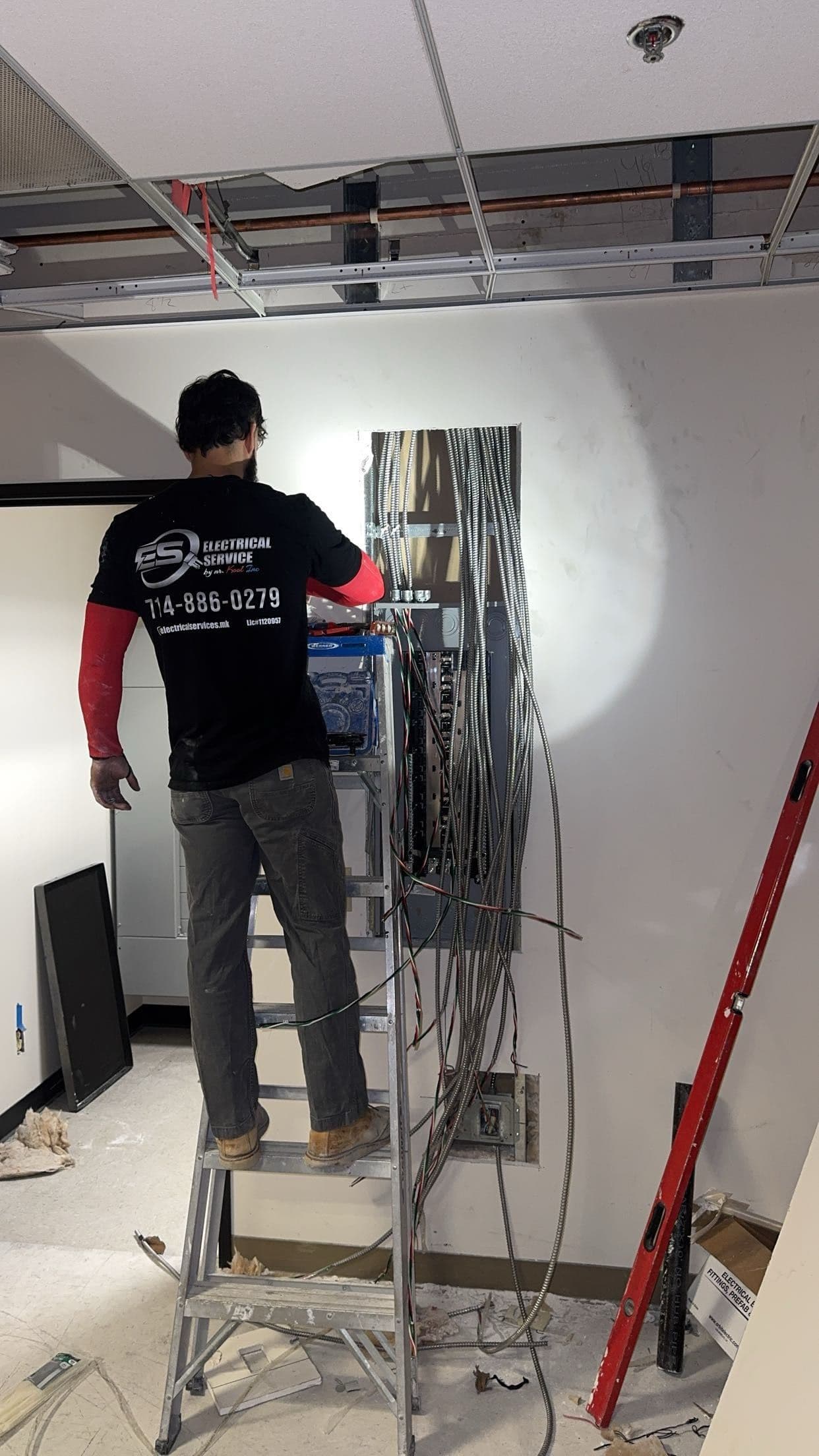 New 200 Amp Subpanel for Salon School image